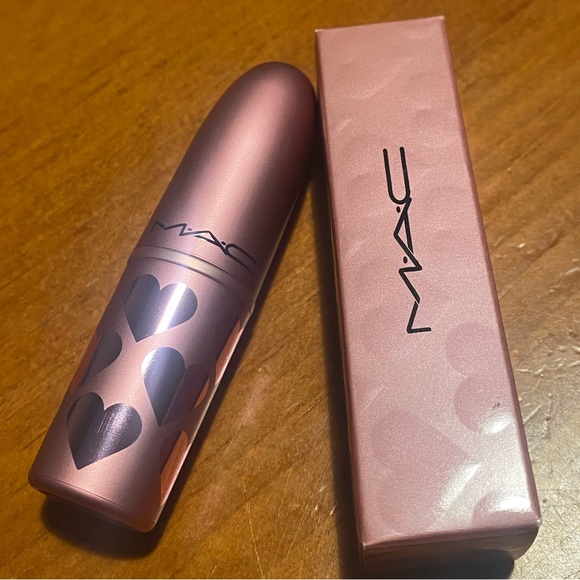 MAC Matte Lipstick Chili - Picture 2 of 16